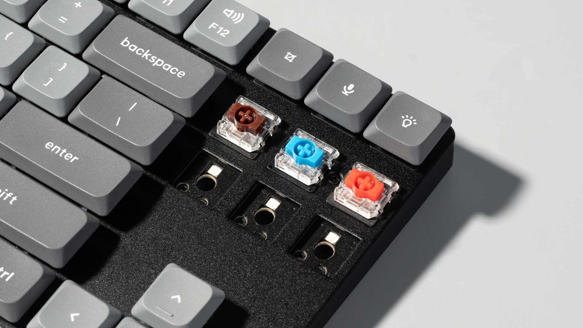 Hot-swappable feature of the Keychron K1 Max Wireless Mechanical Keyboard